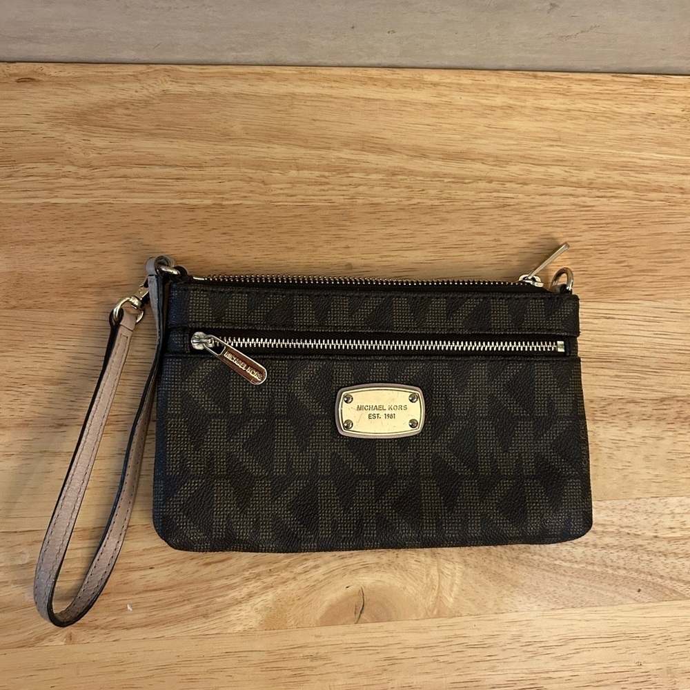 Michael Kors Jet Set large Logo Wristlet/ Handle